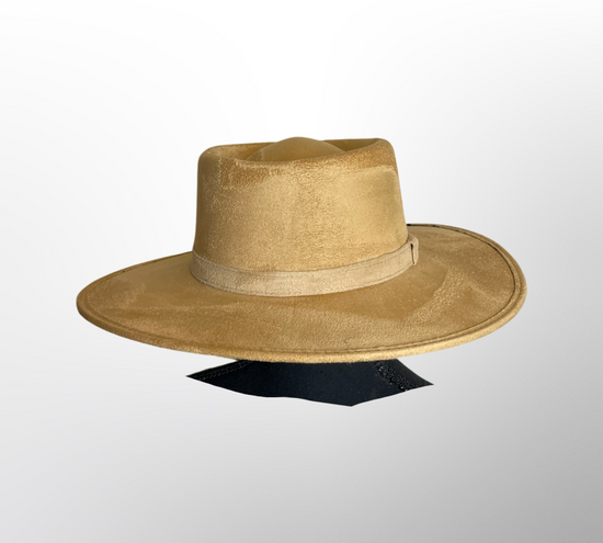Classic Vegan Suede Toscana . Color TAN
