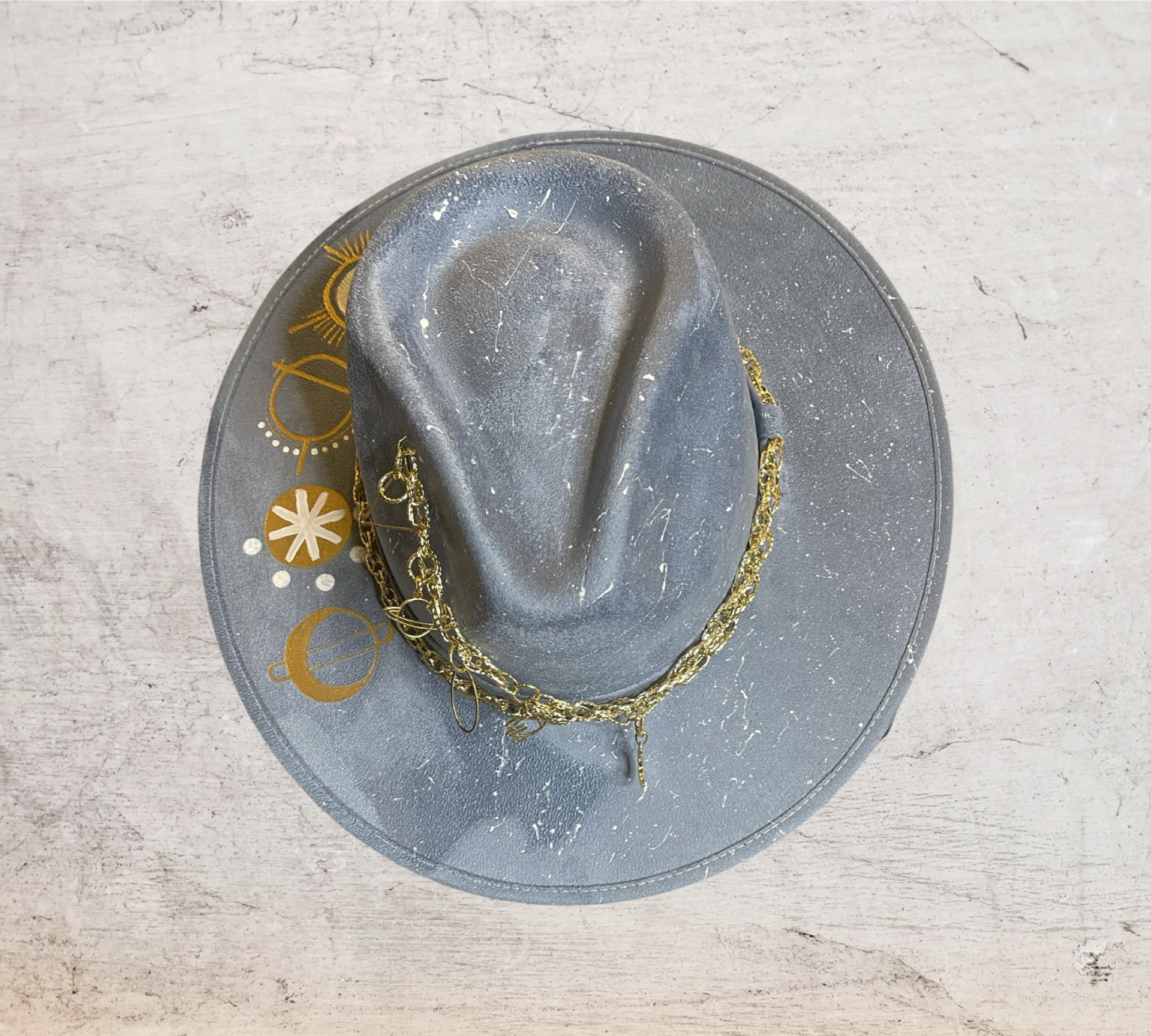 Astro Hand painted suede Fedora hat, with gold plated chain. Color GREYBLUE