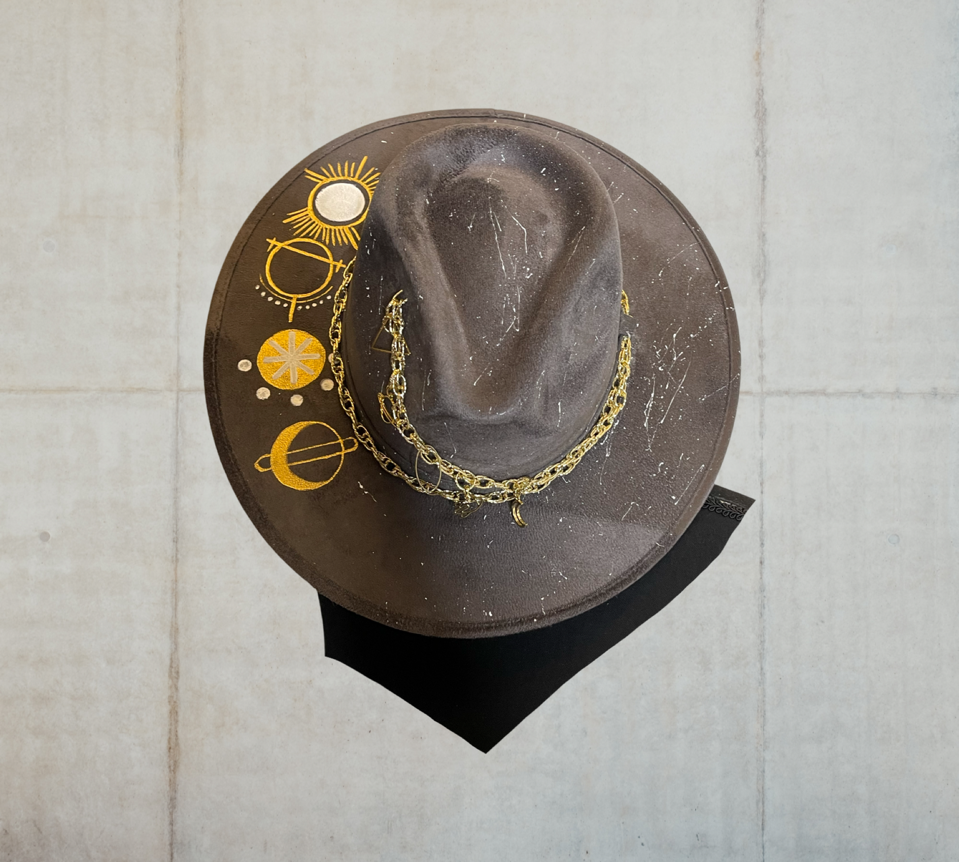 Astro Hand painted suede Fedora hat, with gold plated chain. Color STEELGREY