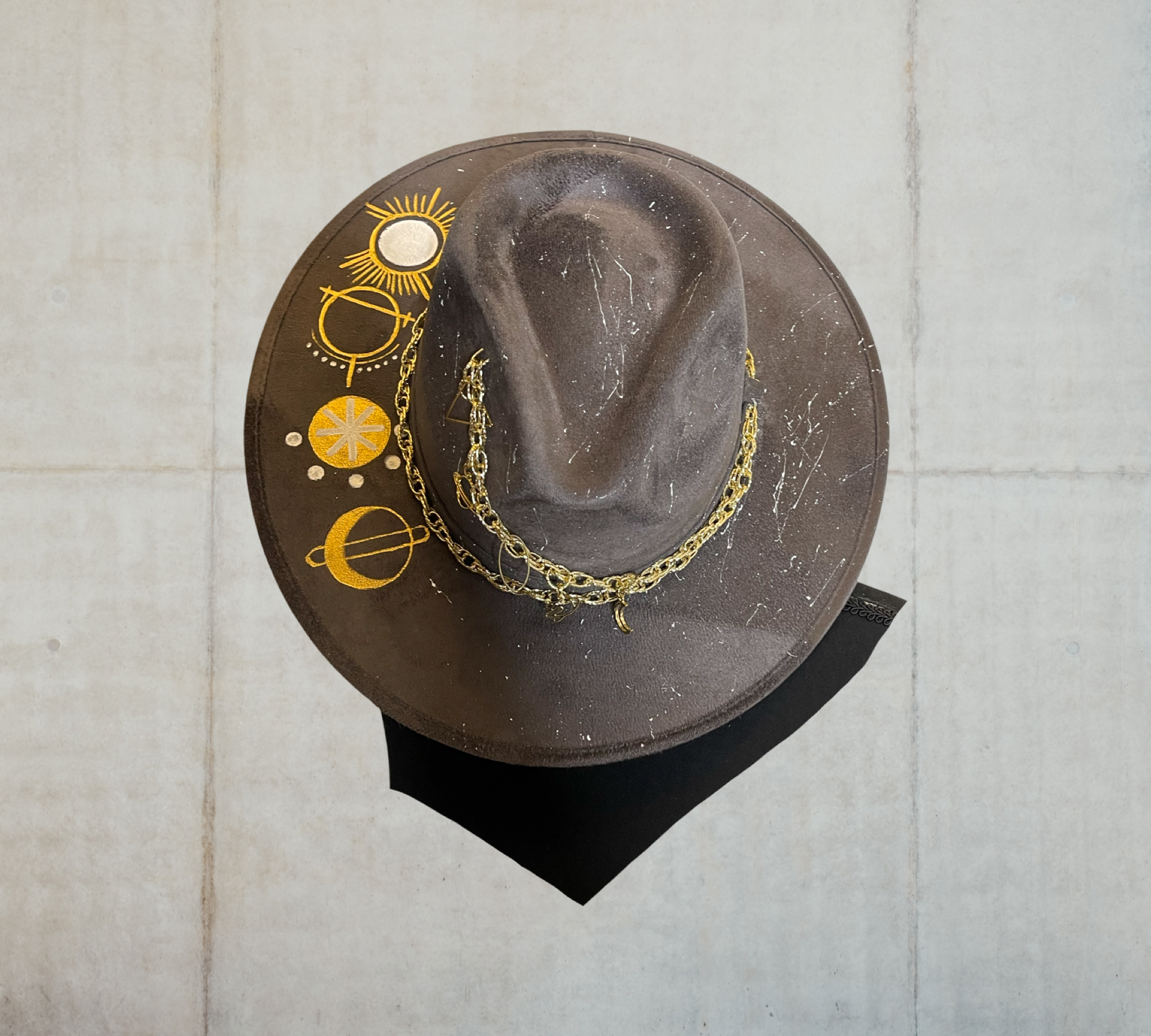 Astro Hand painted suede Fedora hat, with gold plated chain. Color STEELGREY