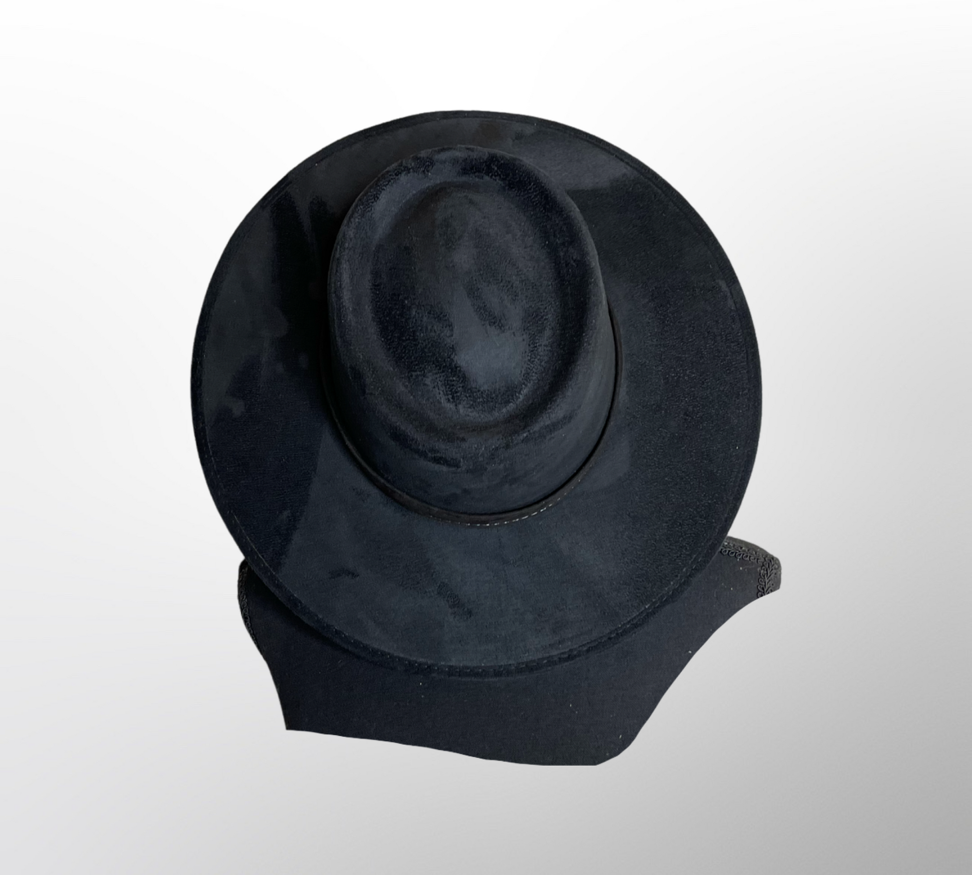 Classic Vegan Suede Toscana . Color BLACK