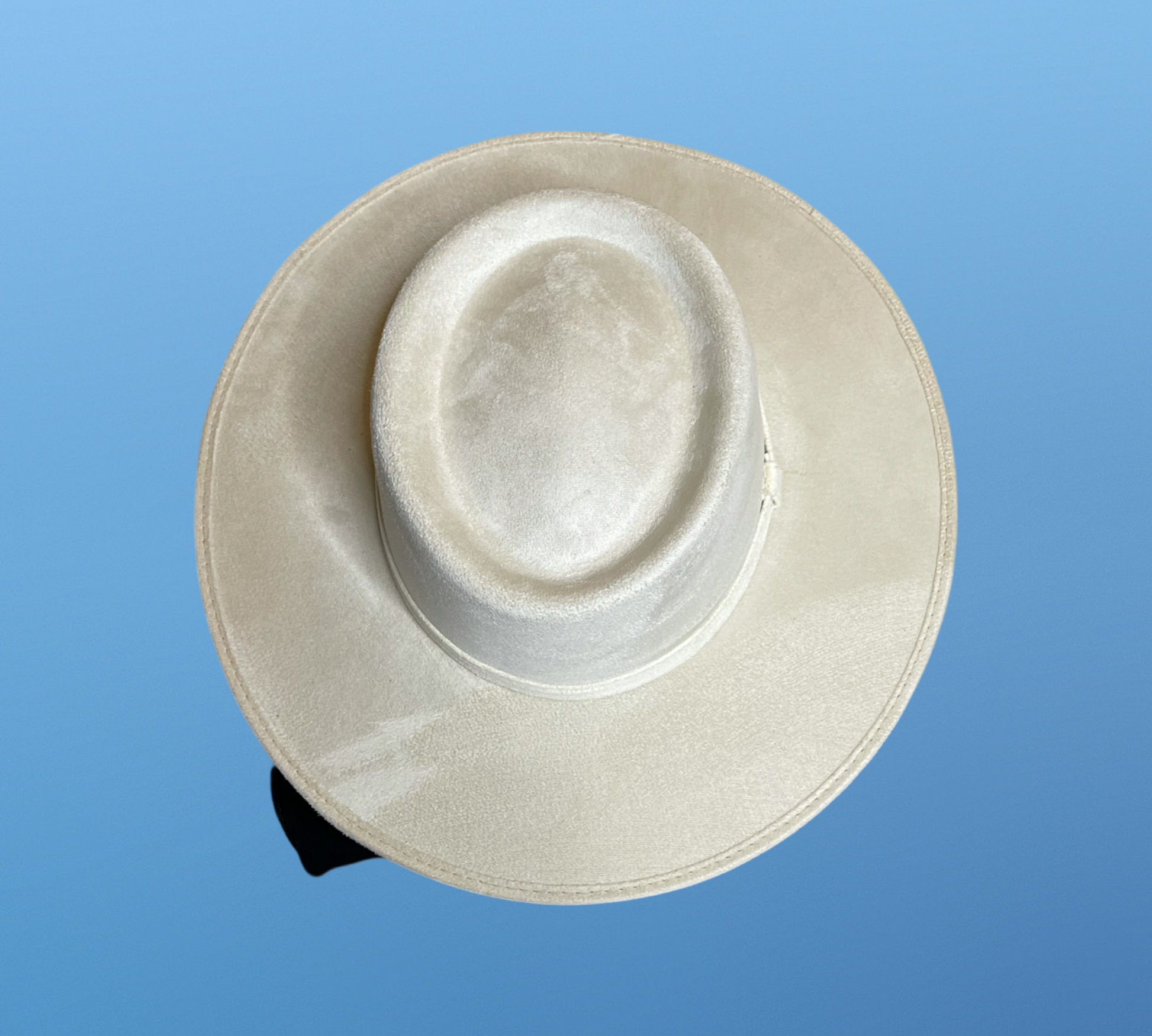 Classic Vegan Suede Toscana . Color IVORY
