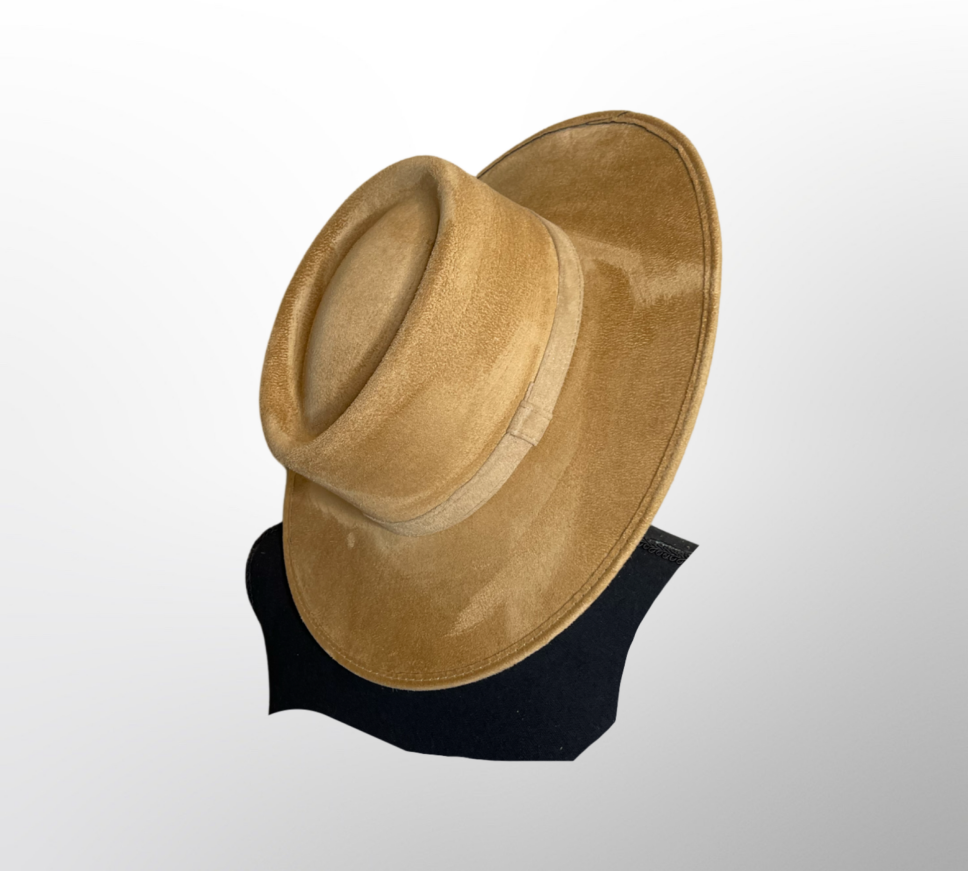 Classic Vegan Suede Toscana . Color TAN